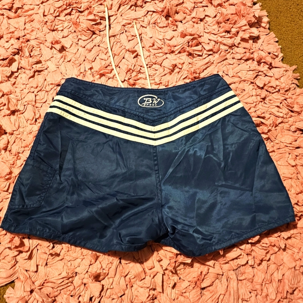 Vintage Y2K BW Sport board shorts lace up size 4